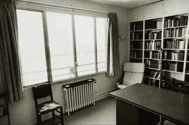 samuel-beckett-paris-apartment-desk-bookshelf – RhysTranter.com